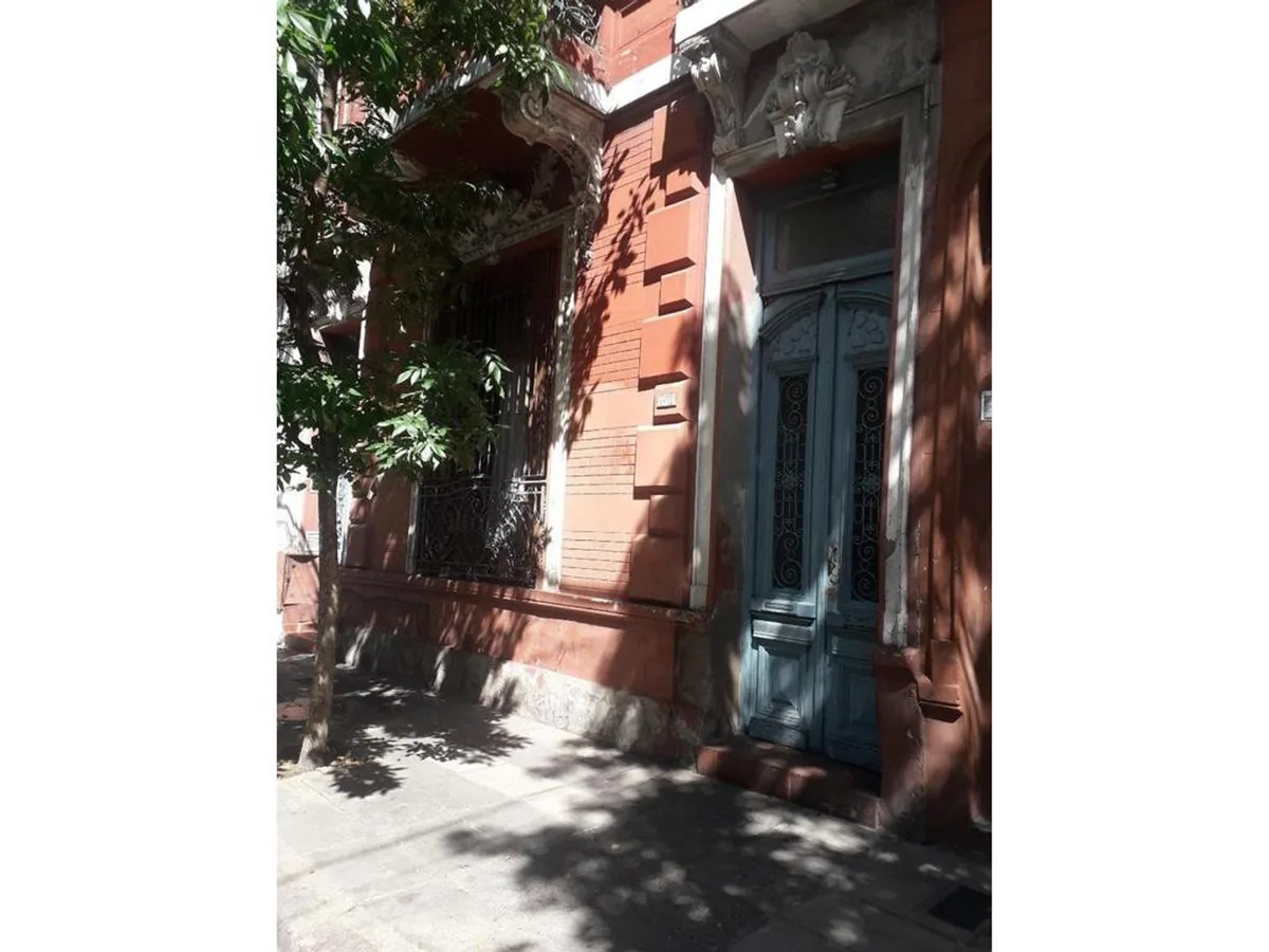 Edificio en Cochabamba 1700, Constitución
